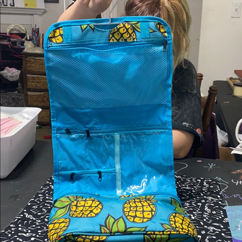Pineapple travel set